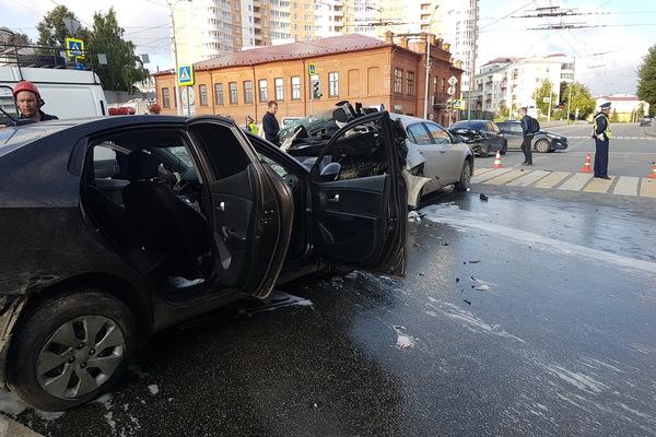 Проводили за 2 месяца до аварии и не с тем человеком. В освидетельствовании виновника смертельной аварии на Малышева нашли ошибки - Фото 1