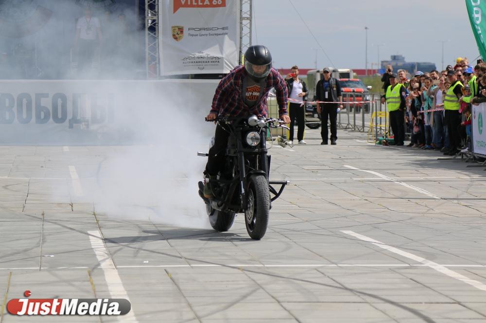 Жители Академического пожаловались на мотоциклистов, которые гоняют по ночам - Фото 1