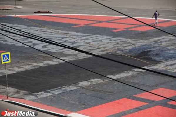 Организаторы «Стенограффии» отказались от креста на площади Первой Пятилетки - Фото 1