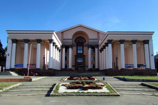 Мэрия Екатеринбурга за 12,8 миллиона рублей проведет капремонт площади Субботников - Фото 1