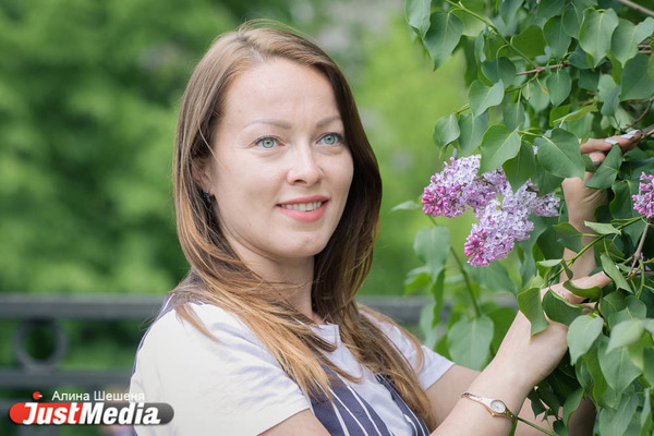 Людмила Дрягина, сотрудница банка: «Любимое время года – лето, когда можно посидеть у костра и пособирать ромашки». В Екатеринбурге +13