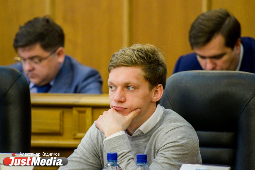 «Это идиотизм». Депутат гордумы Екатеринбурга раскритиковал мэрию из-за новых трамвайных остановок на 8 Марта - Фрунзе - Фото 1