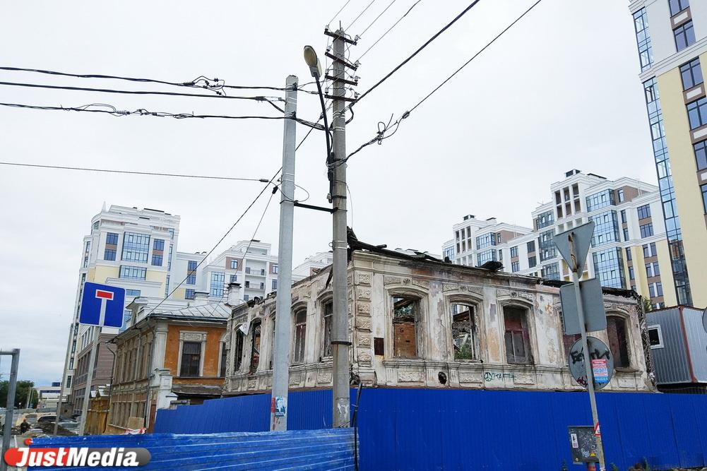 Пожар оставил от полукаменной усадьбы Звонарева только стены - Фото 1