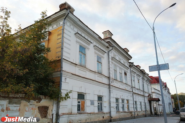 Усадьба фабриканта Злоказова с садом была национализирована, а ее новый владелец эмигрировал 