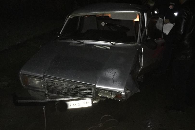 В Арамиле 15-летний водитель «семерки» вылетел с дороги в каменное ограждение - Фото 1