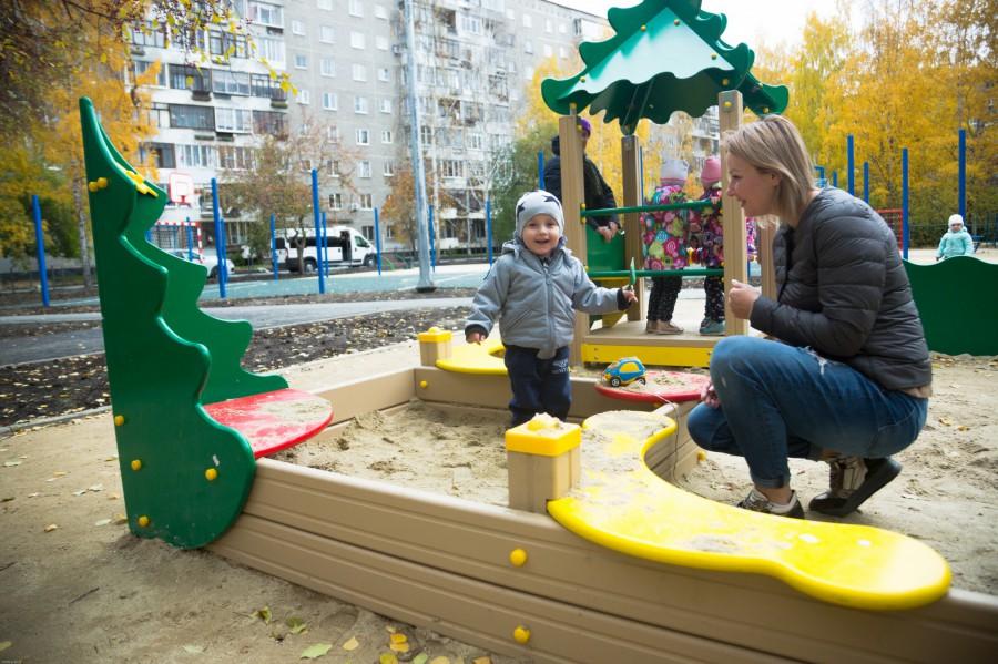 Годовой план по ремонту дворов Екатеринбурга будет выполнен к середине октября - Фото 1