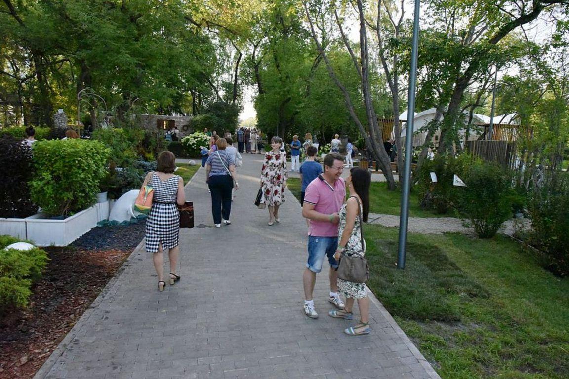 Гуляйте на здоровье: власти продолжают обустраивать областные парки - Фото 1