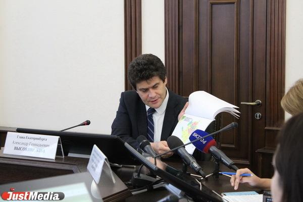 Высокинский попросил жаловаться на принуждения участвовать в опросе по храму Екатерины на горячую линию мэрии - Фото 1