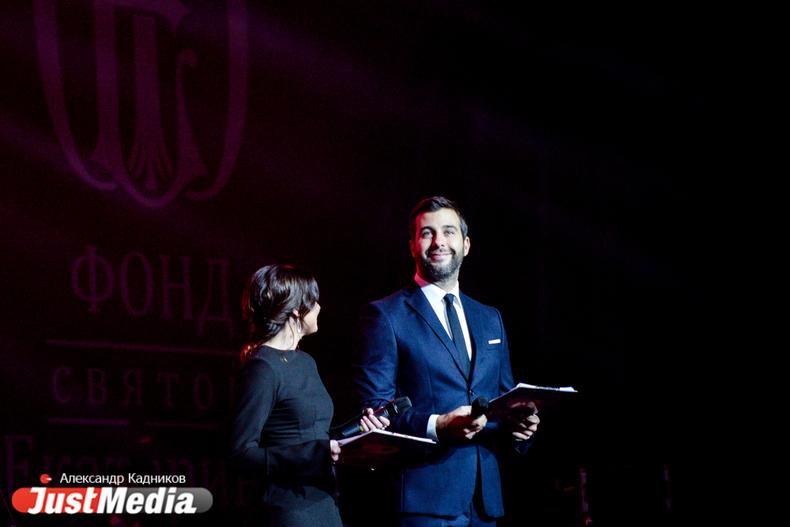 Ургант пошутил про опрос о храме в Екатеринбурге и объяснил, почему люди испортили бюллетени - Фото 1