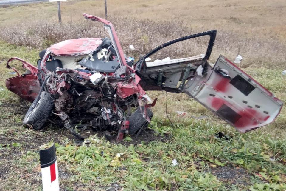 На Тюменском тракте фура раздавила легковушку с тремя вахтовиками из Башкирии - Фото 1