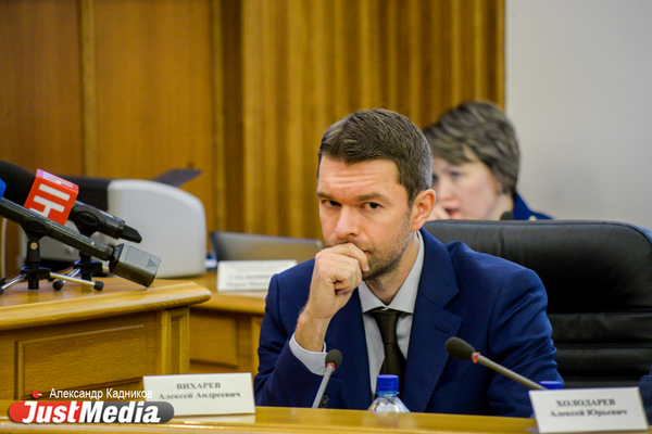 В думе Екатеринбурга повысили зарплату помощникам депутатов - Фото 1