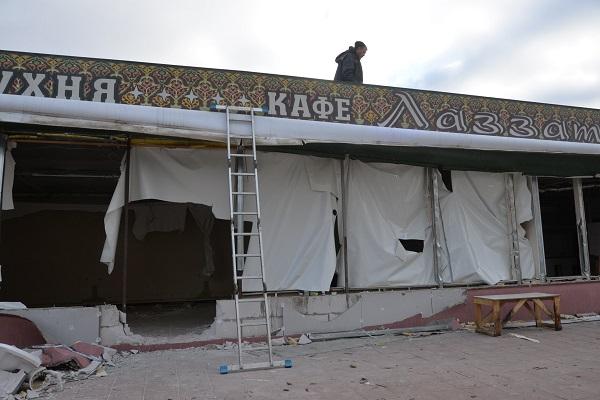 На Уралмаше начался снос кафе «Лаззат» - Фото 1