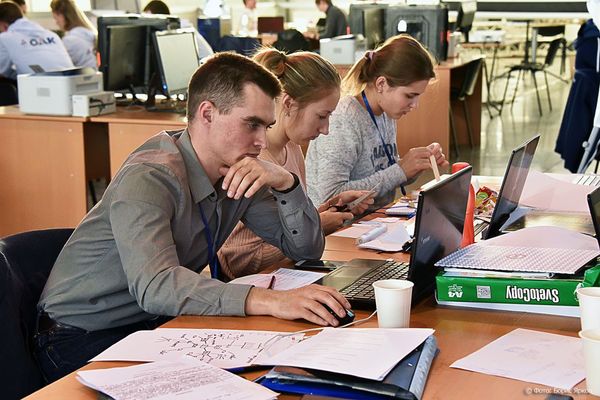 Умные и перспективные: более пяти тысяч свердловчан подали заявки на конкурс «Лидеры России»