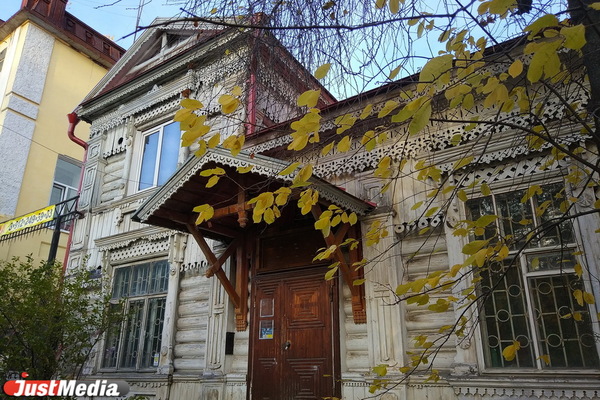 После революции резной особняк Маева превратили в коммуналку для неимущих 