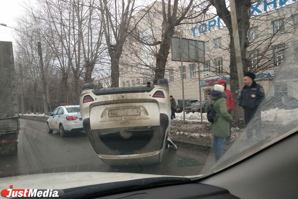  На Вторчермете «Калина» встала на крышу  - Фото 1