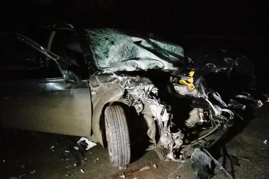 «Через газон вылетел на встречку». В Екатеринбурге в лобовом столкновении двух иномарок пострадали 6 человек - Фото 1