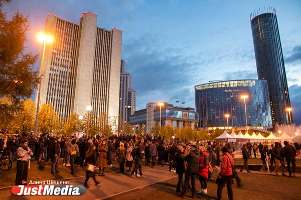 Депутаты Екатеринбурга одобрили возвращении сквера у Драмтеатра жителям - Фото 1