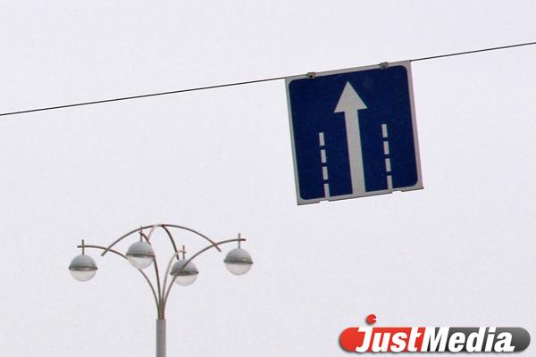 На перекрестке Токарей-Ключевская запретили левый поворот - Фото 1