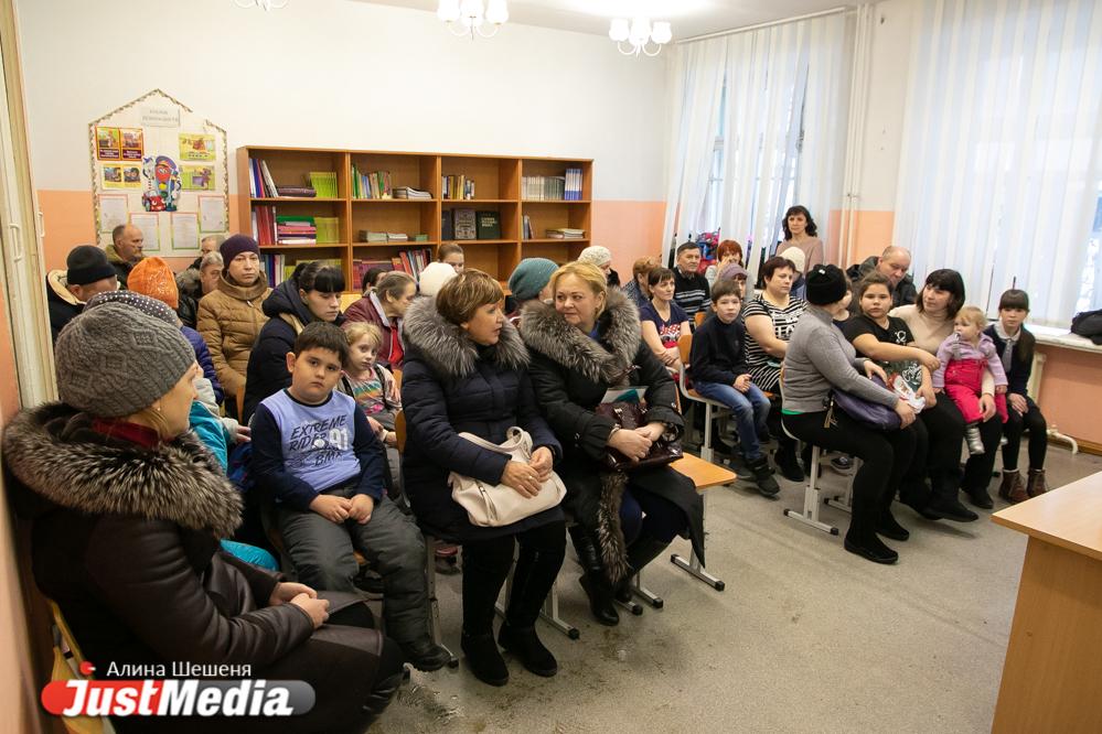 «У кого-то, может, накипело. Давайте без прессы». Самую важную часть разговора Куйвашева с погорельцами из Иса закрыли от СМИ - Фото 1