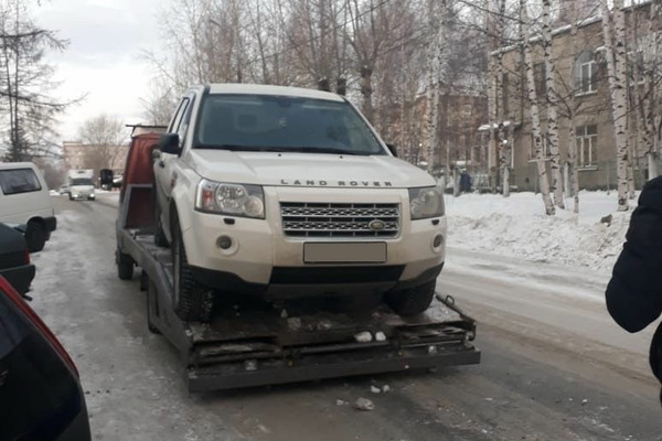 В Серове приставы под видом покупателей арестовали автомобиль должника - Фото 1