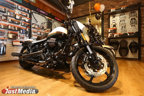 Екатеринбуржец отсудил у дорожников 688 тысяч рублей за травмы и разбитый Harley Davidson - Фото 1