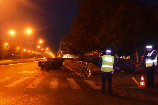  В Екатеринбурге в страшной аварии с участием двух легковушек пострадали 7 человек - Фото 1