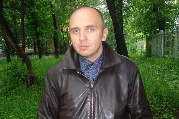 Женщинам - любовь, мужчинам - ремонт. Свердловские полицейские ищут строителя-мошенника - Фото 1