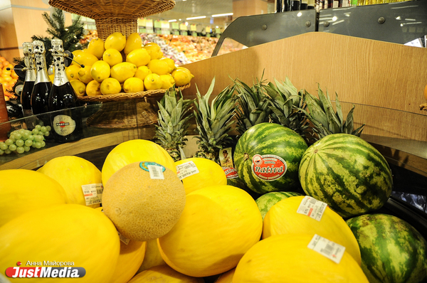 С середины августа россияне не смогут провозить в багаже более 5 кг фруктов и овощей - Фото 1