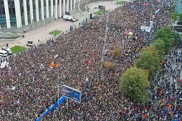 Московские митинги не остаются без внимания в Кремле - Фото 1