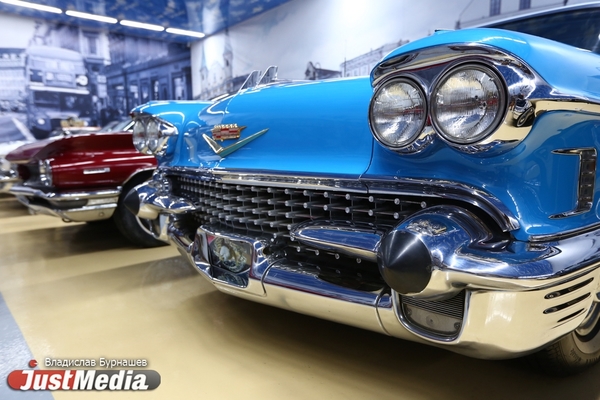 Мэрия Екатеринбурга заплатит за выставку ретрокаров и концерты в День города 4,6 миллиона рублей - Фото 1