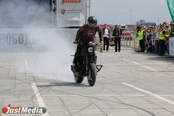 Жители Академического пожаловались на мотоциклистов, которые гоняют по ночам - Фото 1