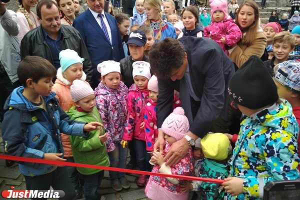 В Екатеринбурге вновь открылся сквер первых строителей МЖК на ЖБИ - Фото 1