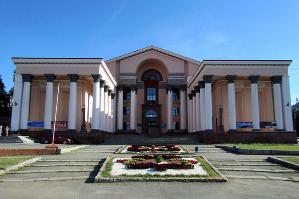 Мэрия Екатеринбурга за 12,8 миллиона рублей проведет капремонт площади Субботников - Фото 1