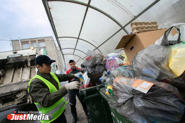 На западе Свердловской области заметно упали цены за вывоз мусора - Фото 1