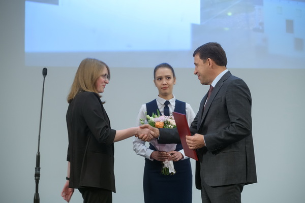 Лучшие школьники региона получили премии губернатора Свердловской области - Фото 1