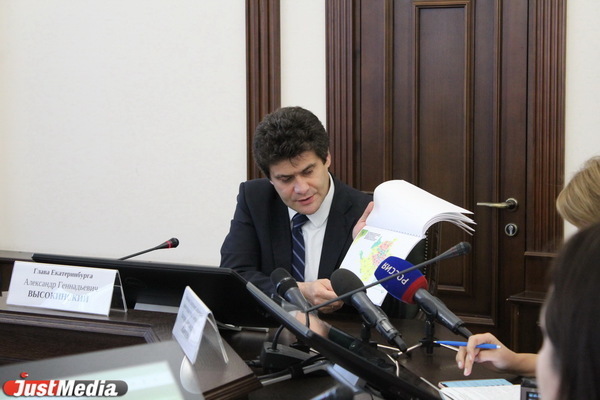 Высокинский попросил жаловаться на принуждения участвовать в опросе по храму Екатерины на горячую линию мэрии - Фото 1