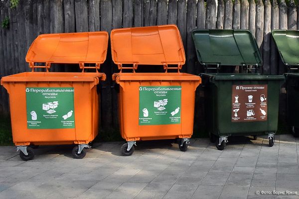 Из трех вариантов: екатеринбуржцам предложили выбрать контейнеры для мусора - Фото 1