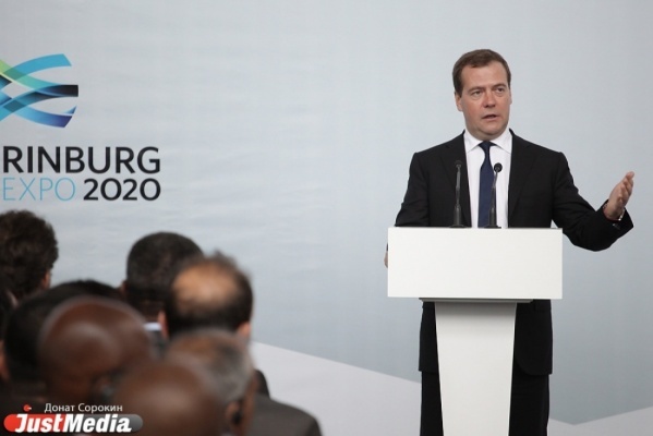 Медведеву предложили снизить скорость для водителей в городах до 50 км/час  - Фото 1