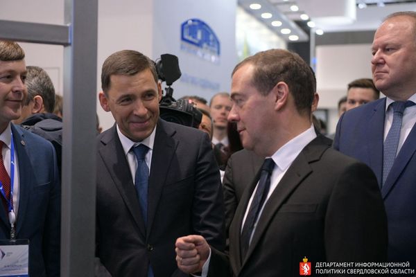 Дмитрий Медведев похвалил Свердловскую область за хорошие дороги - Фото 1