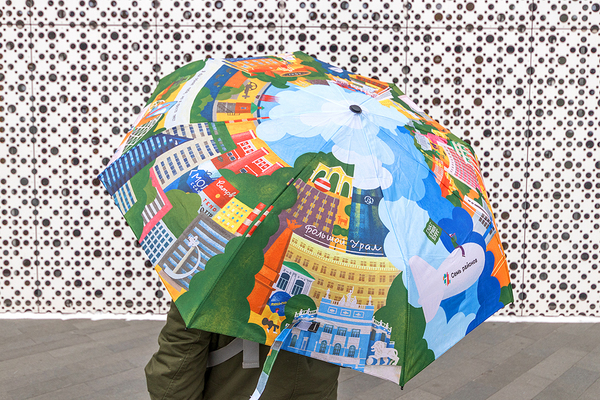 В Екатеринбурге появились зонты с изображением достопримечательностей города - Фото 1