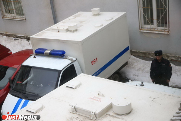 Уктусского стрелка привезли в суд - Фото 1