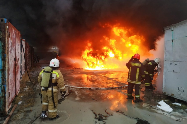 МЧС локализовало пожар на Эльмаше - Фото 1