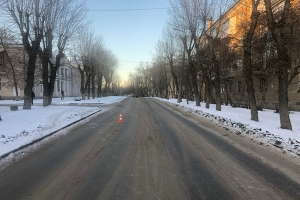 На Химмаше школьница-нарушитель попала под машину в ста метрах от перехода - Фото 1