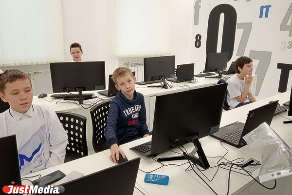 В Екатеринбурге начнут обучать детей цифровому образованию в «IT-кубе» - Фото 1