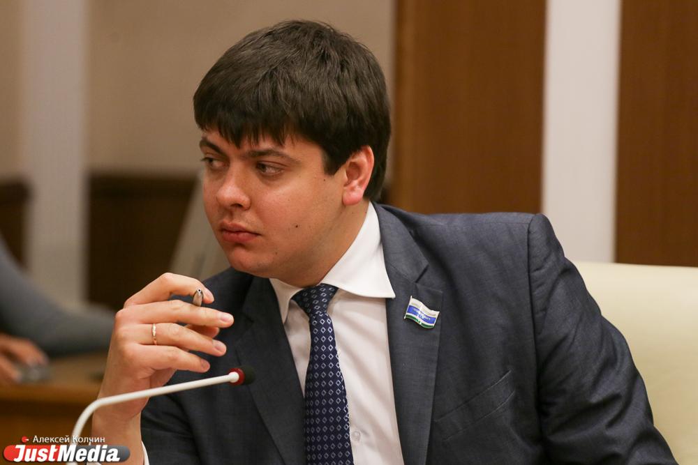 Депутат Михаил Зубарев подобрал три слова для характеристики работы правительства и свердловского заксо в этом году - Фото 1