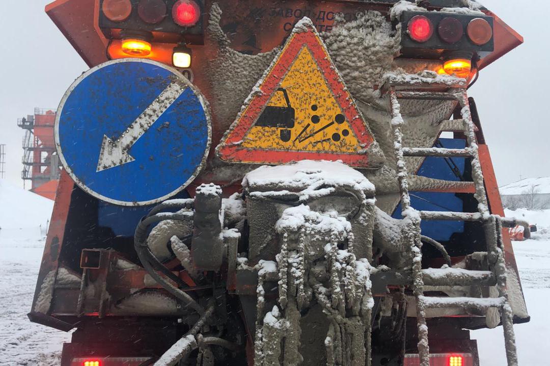 Уралуправтодор пообещал уменьшить на трассах количество грязи  - Фото 1