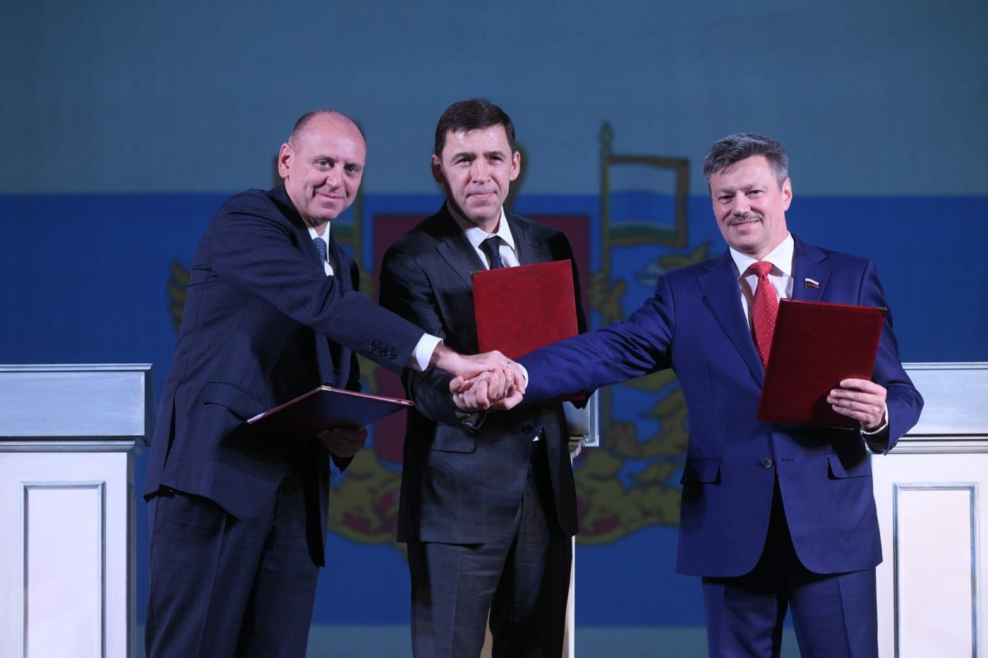 «Огромная активная и созидательная сила». Куйвашев и Ветлужских поздравили свердловских профсоюзников и тружеников тыла - Фото 1