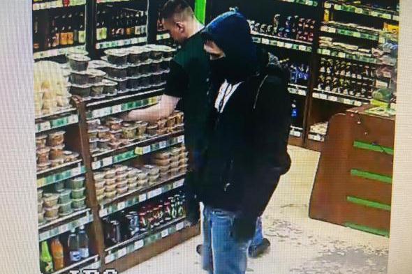 «Не будешь встречаться со мной, продолжу грабить». В Екатеринбурге задержали пермяка, который из-за безответной любви нападал на павильоны  - Фото 1