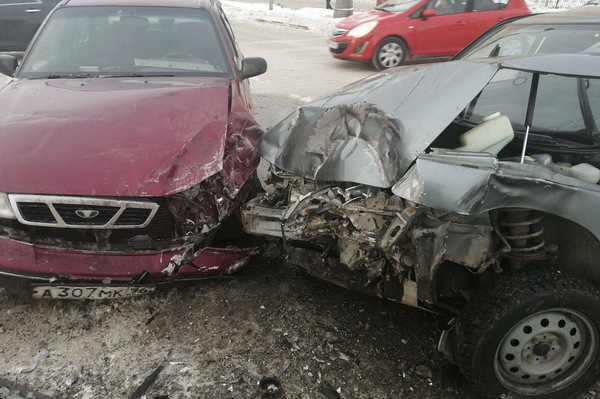 ВИЗ встал в огромную пробку из-за ДТП - Фото 1