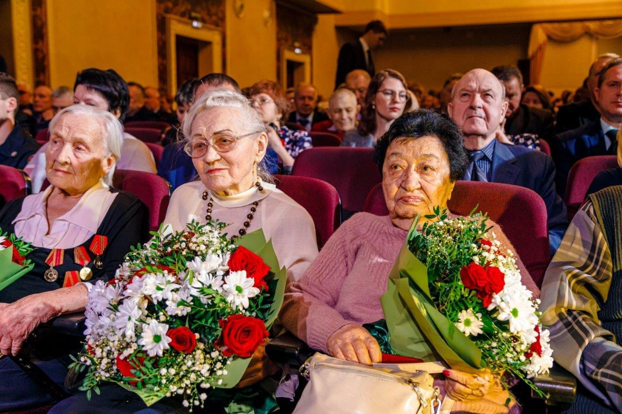 Ветеранам АО «Уралэлектромедь» вручили юбилейные медали в честь 75-летия Победы - Фото 1
